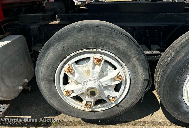 image for item EE7568 1994 Ford L9000 dump truck