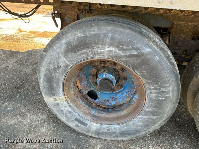 image for item EE7569 1999 Trailmobile dry van trailer