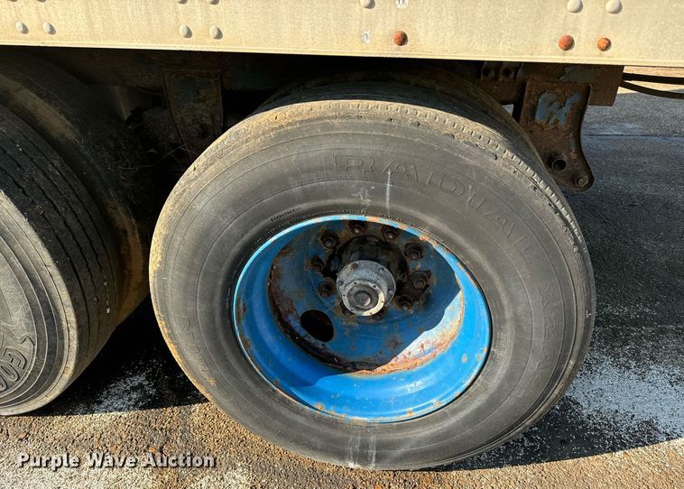 image for item EE7569 1999 Trailmobile dry van trailer