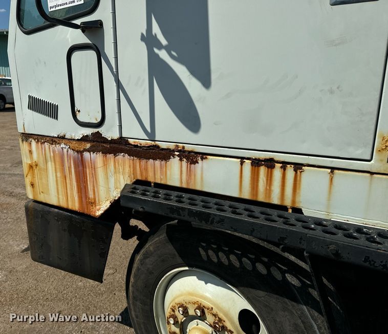 image for item EE7570 1994 Ottawa  30 yard truck