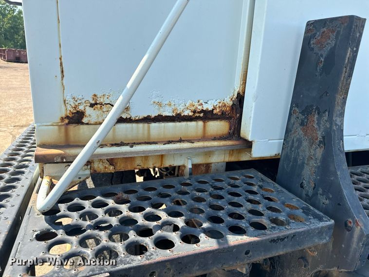 image for item EE7570 1994 Ottawa  30 yard truck