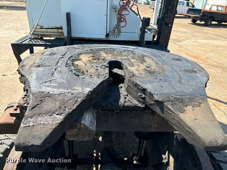 image for item EE7570 1994 Ottawa  30 yard truck