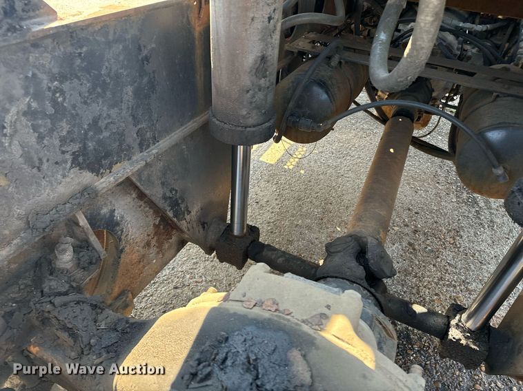 image for item EE7570 1994 Ottawa  30 yard truck