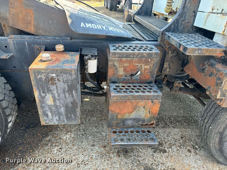 image for item EE7570 1994 Ottawa  30 yard truck