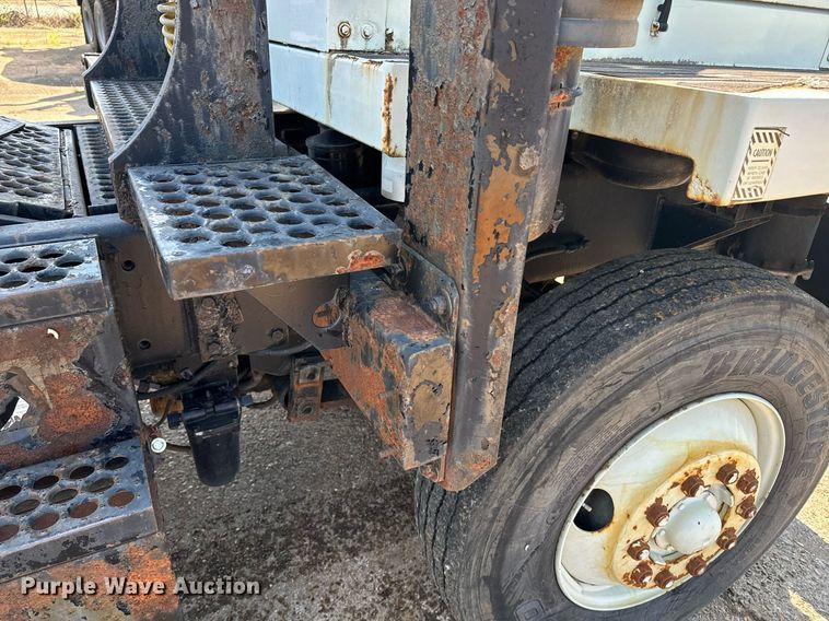 image for item EE7570 1994 Ottawa  30 yard truck