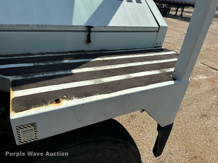 image for item EE7570 1994 Ottawa  30 yard truck