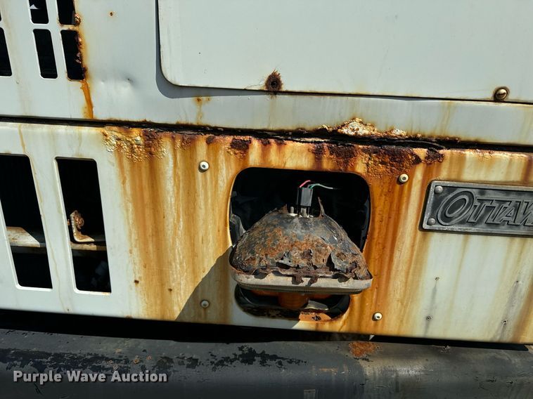 image for item EE7570 1994 Ottawa  30 yard truck