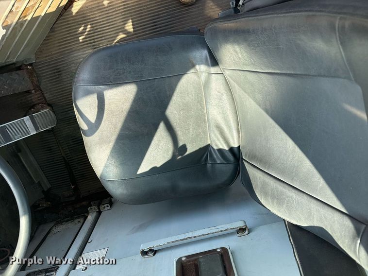 image for item EE7570 1994 Ottawa  30 yard truck