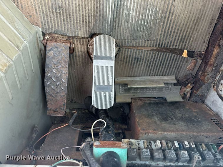 image for item EE7570 1994 Ottawa  30 yard truck