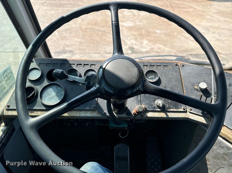 image for item EE7570 1994 Ottawa  30 yard truck