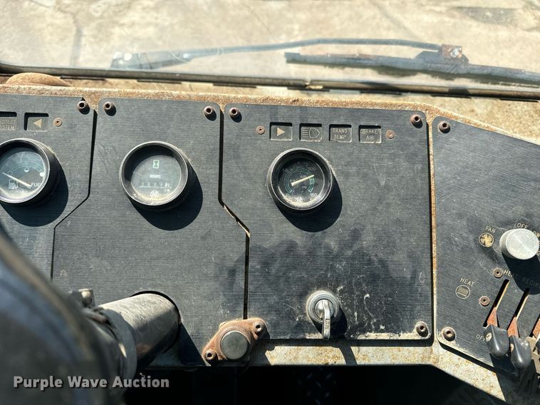 image for item EE7570 1994 Ottawa  30 yard truck