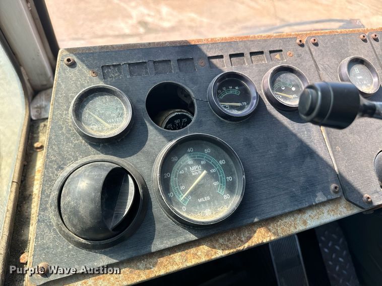 image for item EE7570 1994 Ottawa  30 yard truck