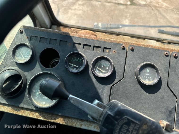 image for item EE7570 1994 Ottawa  30 yard truck