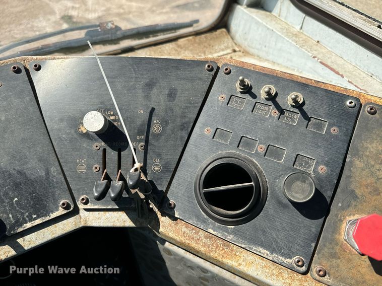 image for item EE7570 1994 Ottawa  30 yard truck