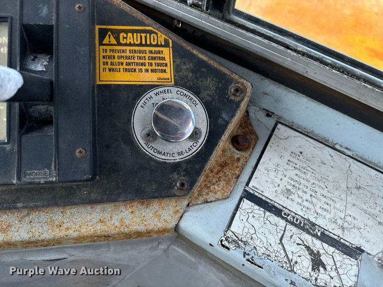 image for item EE7570 1994 Ottawa  30 yard truck