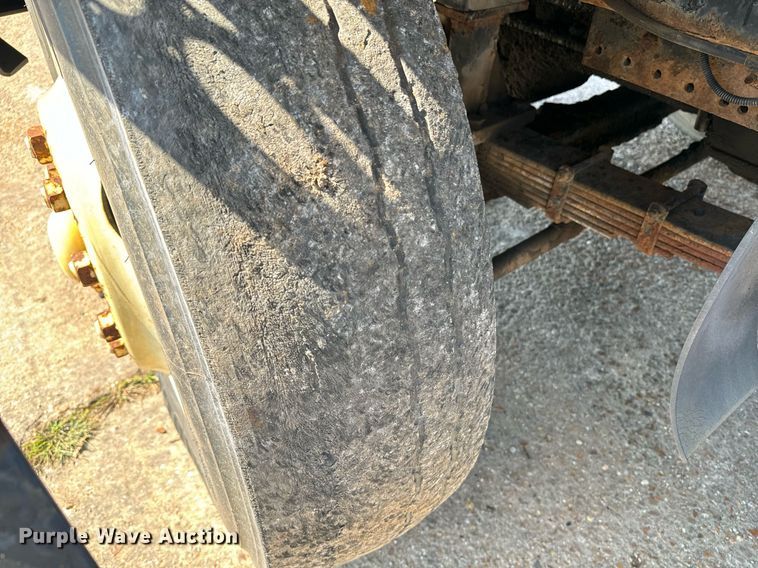 image for item EE7570 1994 Ottawa  30 yard truck