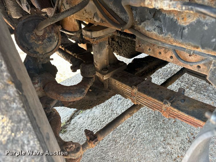 image for item EE7570 1994 Ottawa  30 yard truck