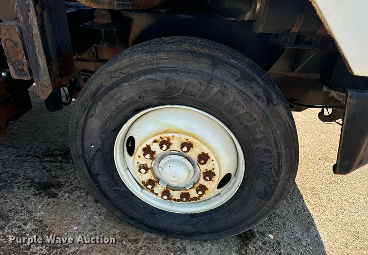 image for item EE7570 1994 Ottawa  30 yard truck