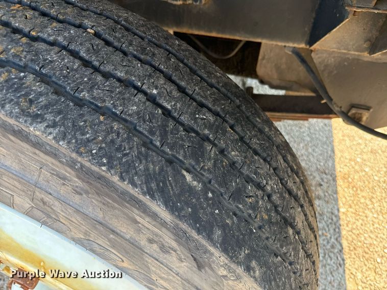 image for item EE7570 1994 Ottawa  30 yard truck