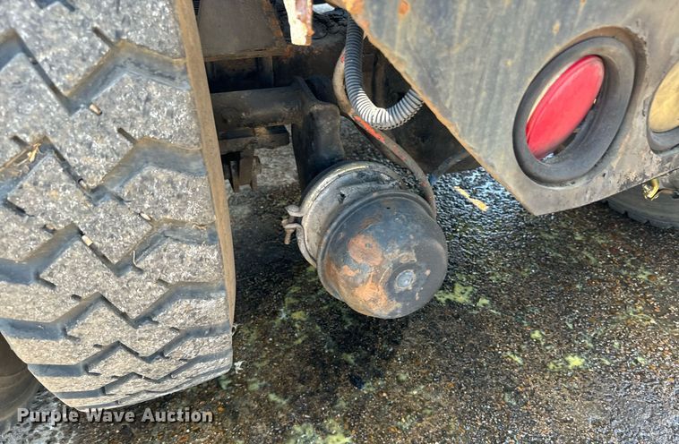 image for item EE7570 1994 Ottawa  30 yard truck