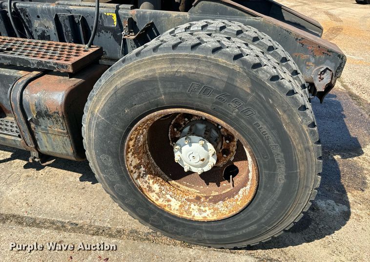 image for item EE7570 1994 Ottawa  30 yard truck