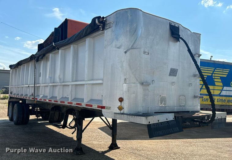 image for item EE7571 1997 East end dump trailer