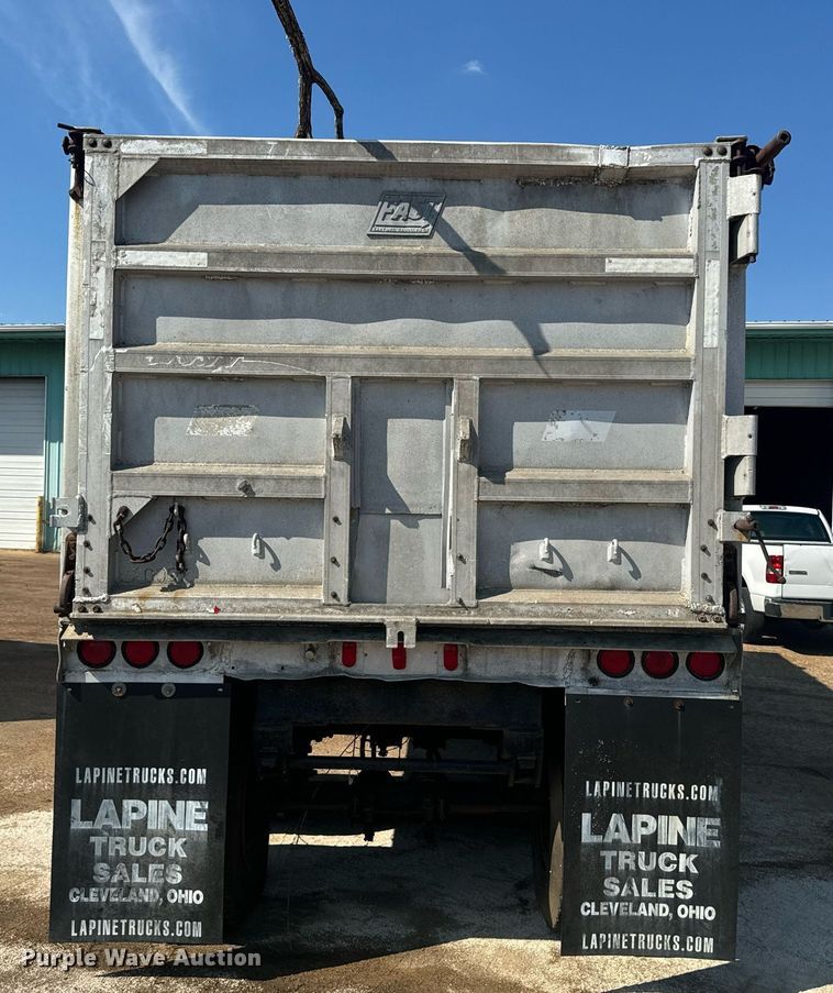 image for item EE7571 1997 East end dump trailer