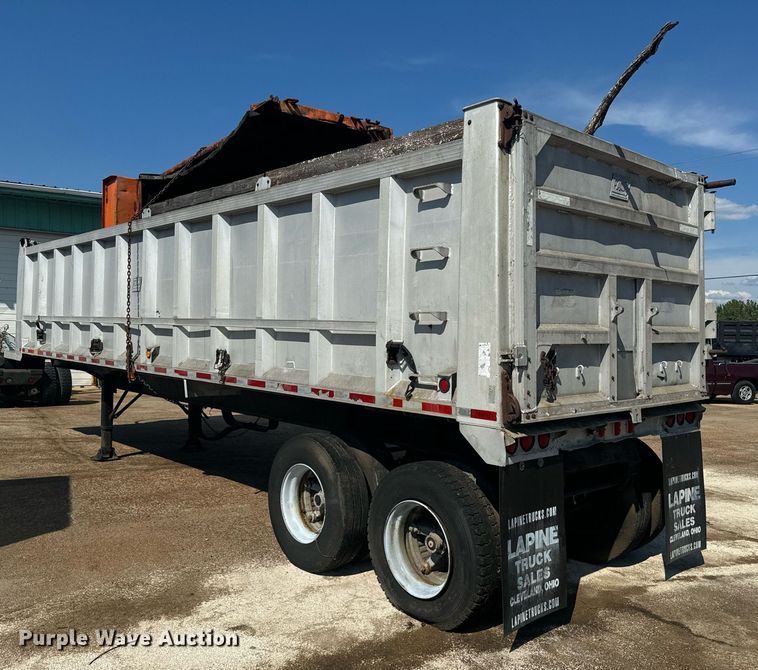 image for item EE7571 1997 East end dump trailer
