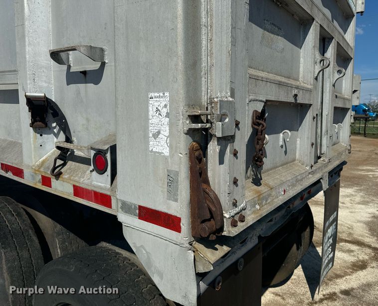 image for item EE7571 1997 East end dump trailer