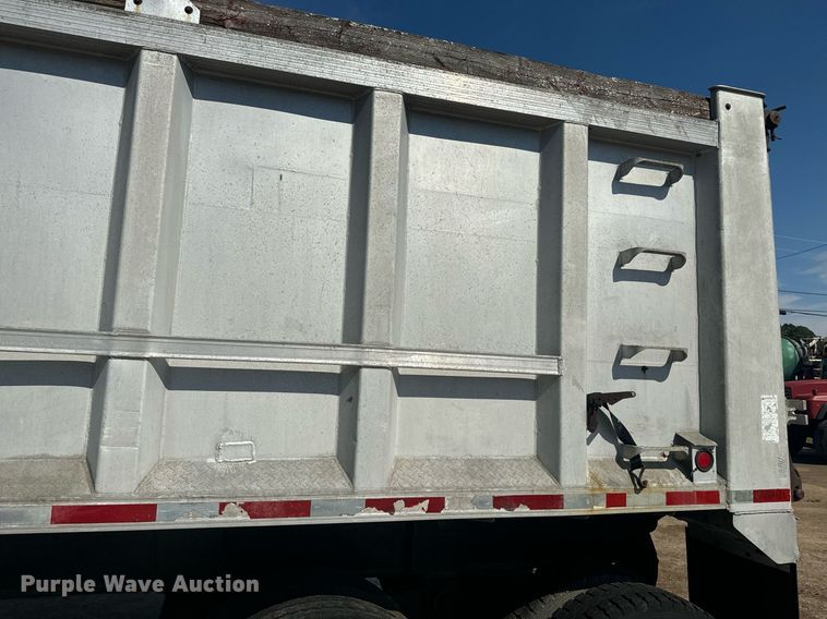 image for item EE7571 1997 East end dump trailer
