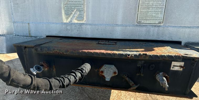 image for item EE7571 1997 East end dump trailer