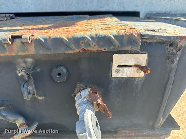 image for item EE7571 1997 East end dump trailer