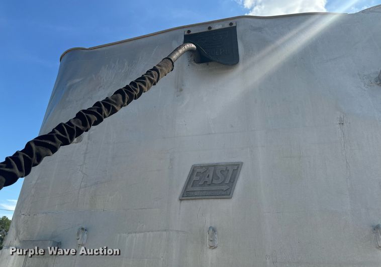 image for item EE7571 1997 East end dump trailer