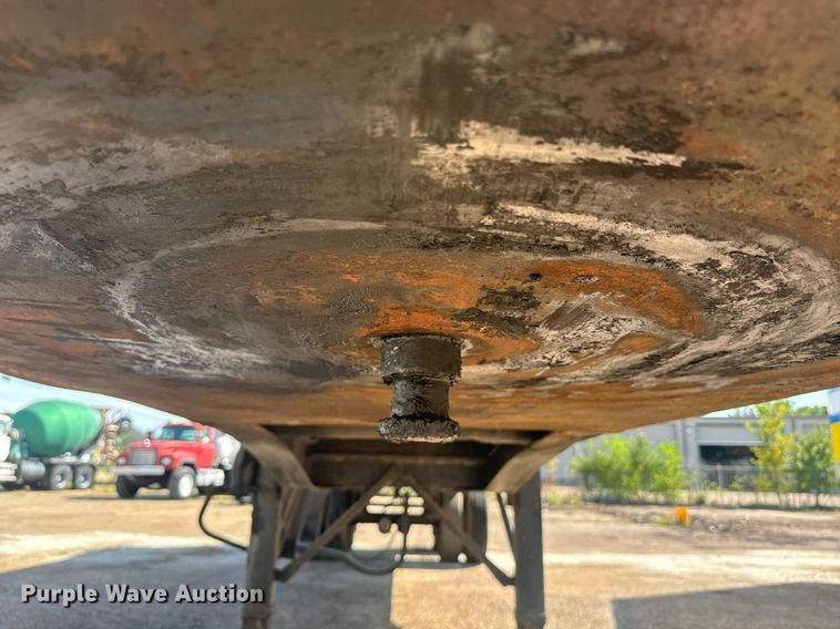 image for item EE7571 1997 East end dump trailer