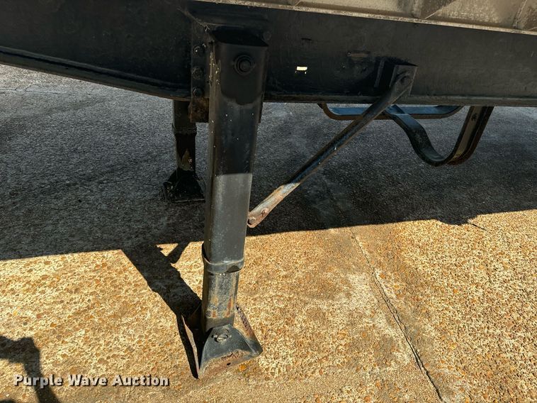 image for item EE7571 1997 East end dump trailer