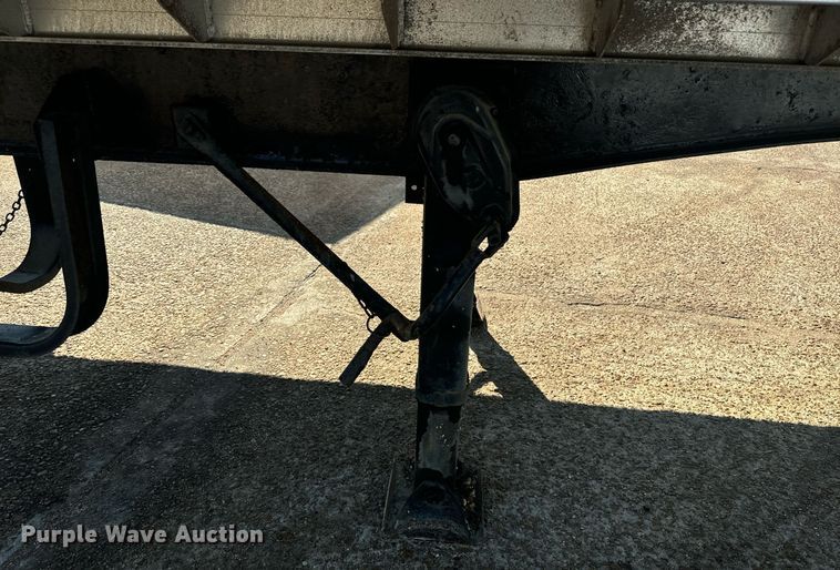 image for item EE7571 1997 East end dump trailer