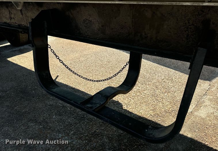 image for item EE7571 1997 East end dump trailer