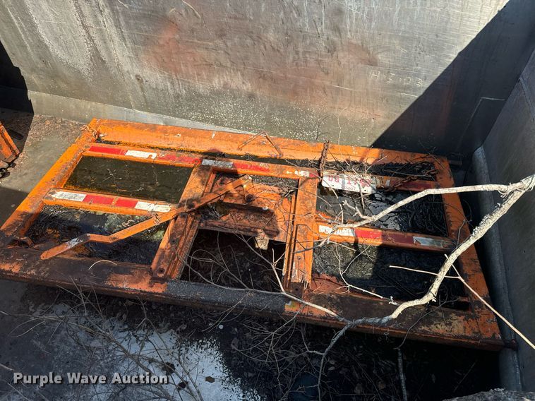 image for item EE7571 1997 East end dump trailer