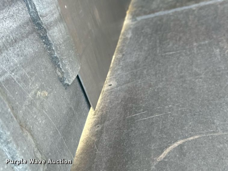 image for item EE7571 1997 East end dump trailer