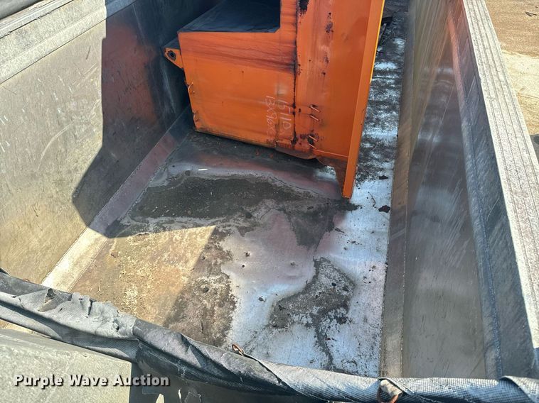 image for item EE7571 1997 East end dump trailer