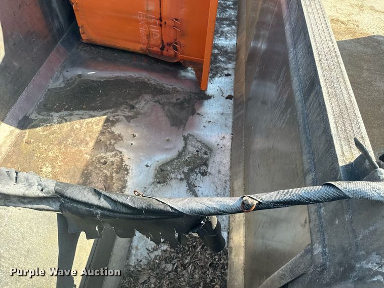 image for item EE7571 1997 East end dump trailer