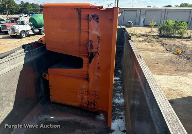 image for item EE7571 1997 East end dump trailer