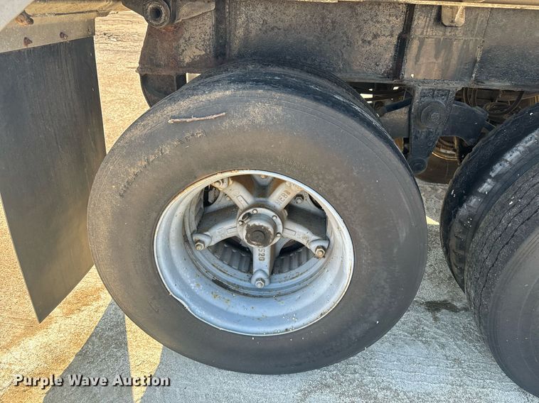 image for item EE7571 1997 East end dump trailer