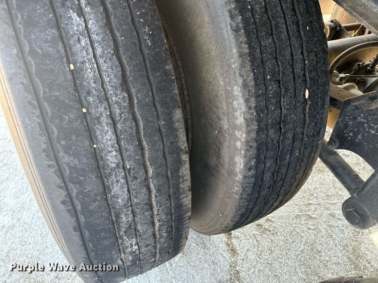 image for item EE7571 1997 East end dump trailer