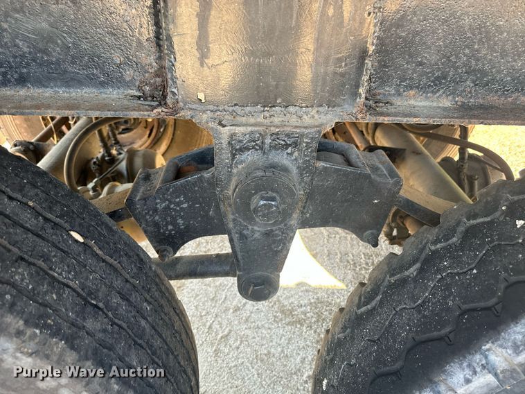 image for item EE7571 1997 East end dump trailer