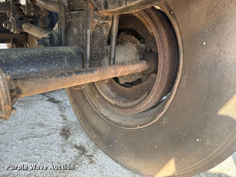 image for item EE7571 1997 East end dump trailer