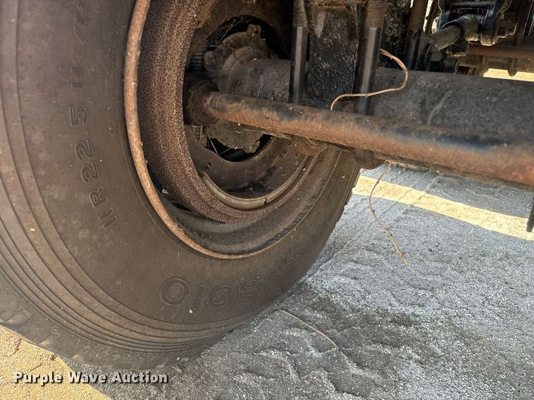 image for item EE7571 1997 East end dump trailer