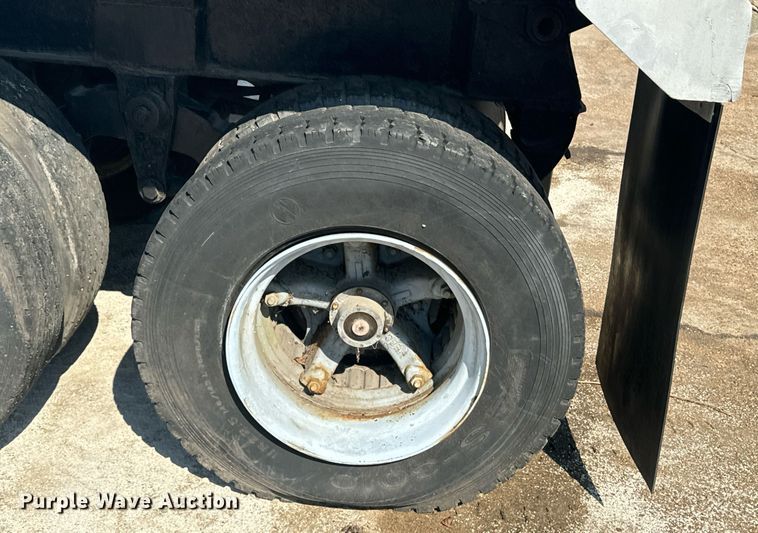 image for item EE7571 1997 East end dump trailer