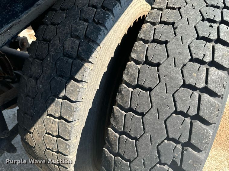 image for item EE7571 1997 East end dump trailer