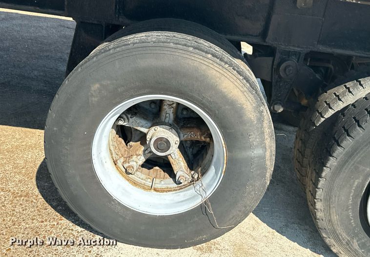 image for item EE7571 1997 East end dump trailer